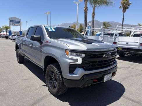 Used 2024 Chevrolet Silverado 1500 LT Trail Boss w/ Convenience Package II AWD/4WD image 2