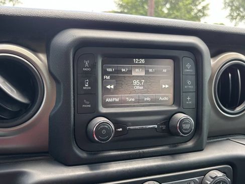 Used 2018 Jeep Wrangler Unlimited Sport AWD/4WD image 8