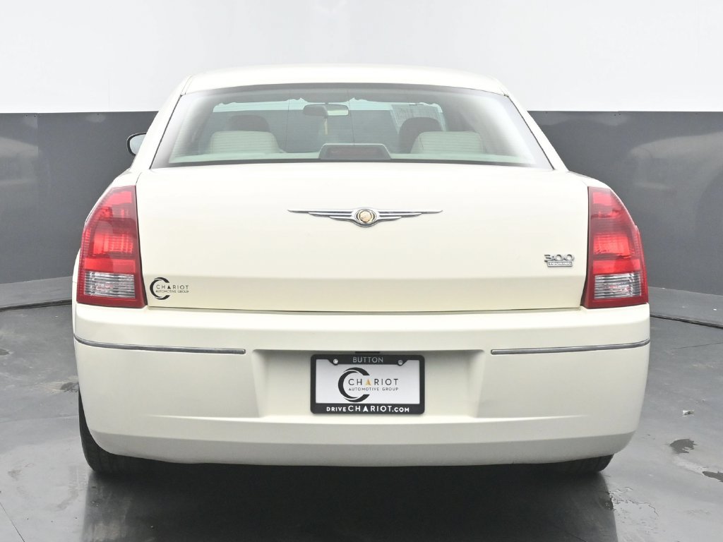 Used 2005 Chrysler 300 Touring w/ Sound Group RWD image 5