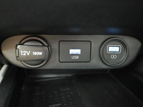 Used 2023 Hyundai Elantra Limited image 18