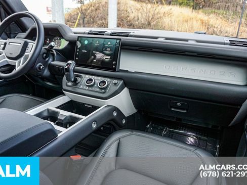 Used 2025 Land Rover Defender 110 S image 25