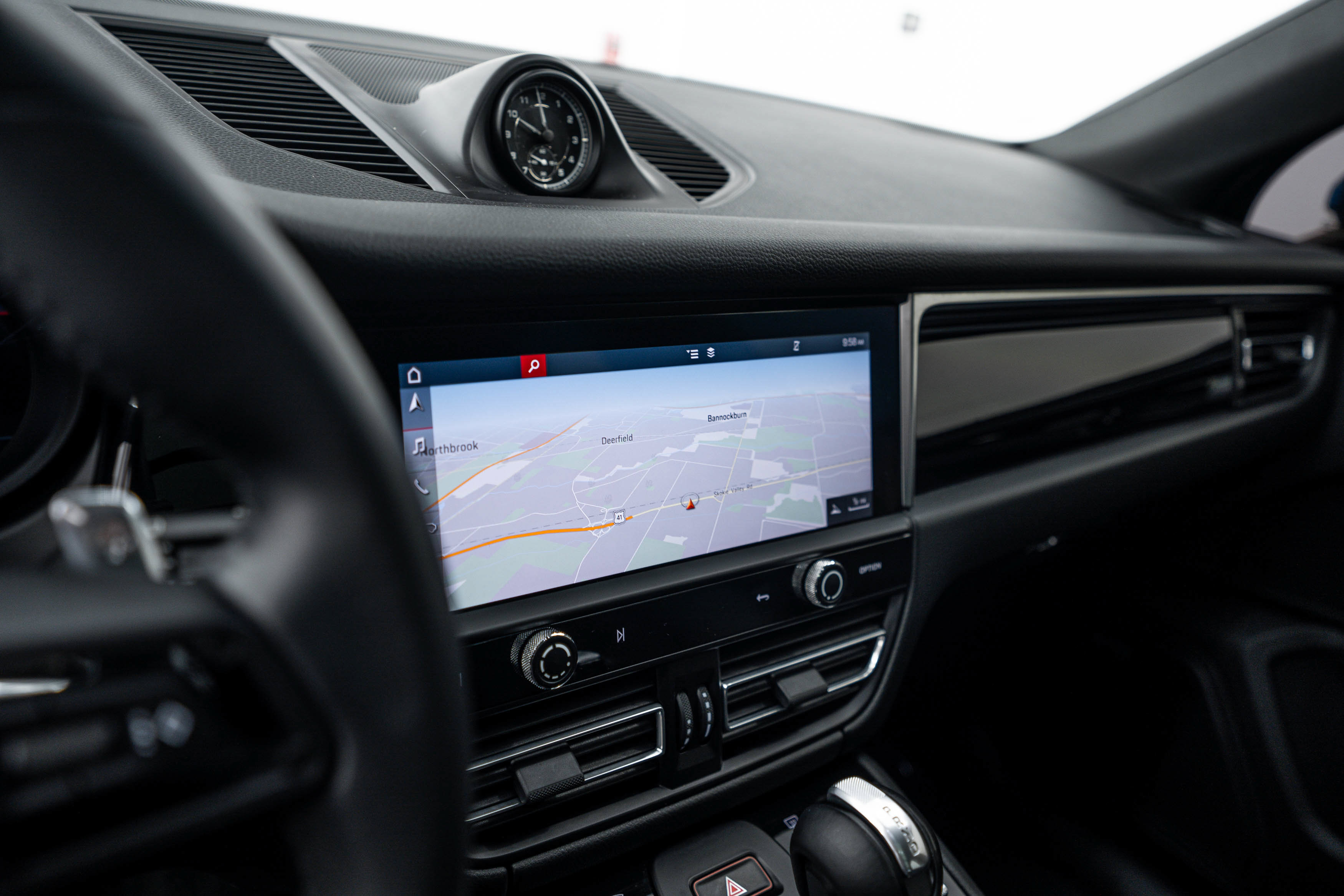 Certified 2024 Porsche Macan AWD/4WD image 15