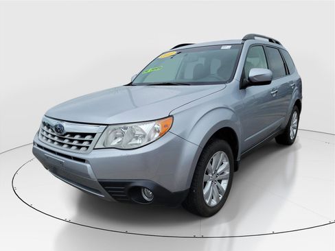 Used 2013 Subaru Forester 2.5X Limited AWD/4WD image 2