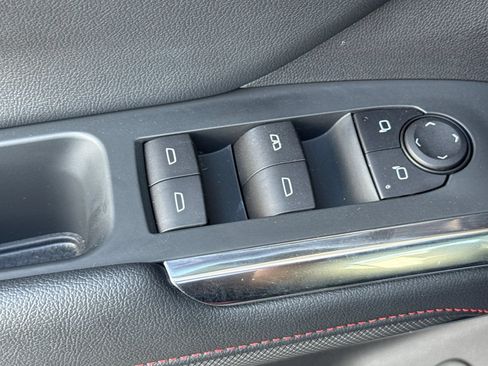 Used 2025 Chevrolet Traverse Z71 AWD/4WD image 11