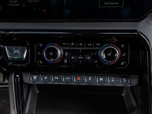 Used 2025 GMC Sierra 2500 AT4X image 27