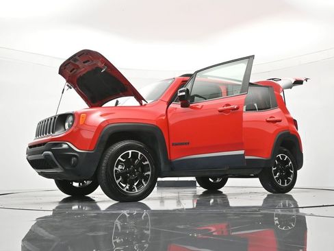 Used 2023 Jeep Renegade Latitude AWD/4WD image 48