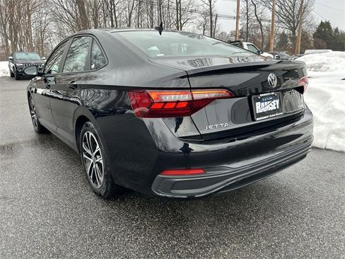 Used 2023 Volkswagen Jetta Sport image 6