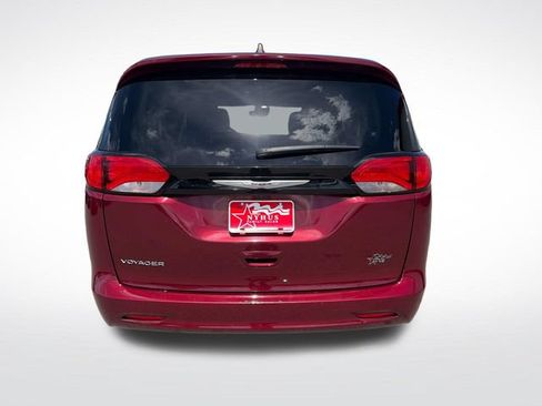 Used 2023 Chrysler Voyager LX FWD image 5