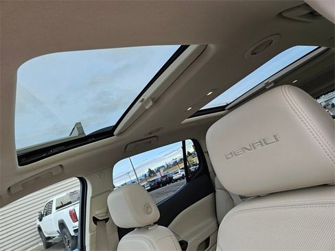 Used 2021 GMC Acadia Denali w/ GMC Pro Grade Package image 19