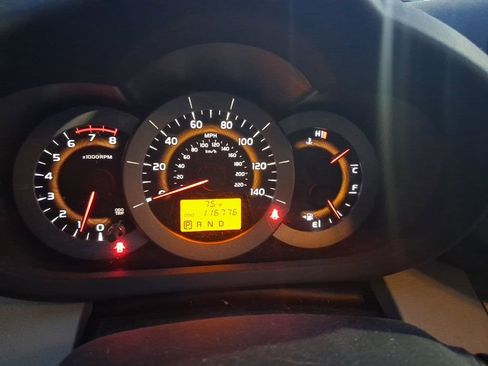 Used 2011 Toyota RAV4 4WD w/ Upgrade Value Pkg image 4