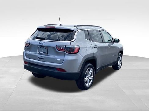 Used 2024 Jeep Compass Latitude AWD/4WD image 3