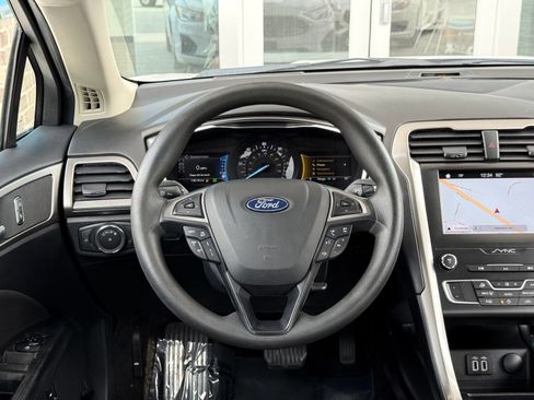 Used 2019 Ford Fusion SE FWD image 23