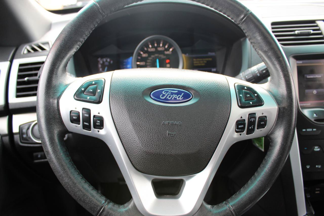 Used 2015 Ford Explorer XLT w/ Equipment Group 202A AWD/4WD image 29