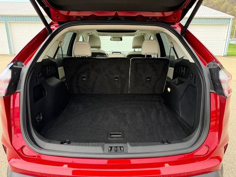 Used 2024 Ford Edge Titanium image 11