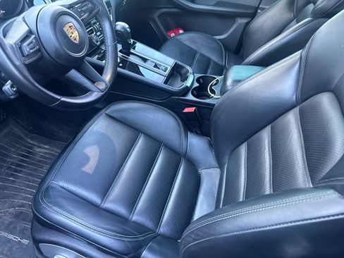Used 2023 Porsche Macan Turbo AWD/4WD image 9