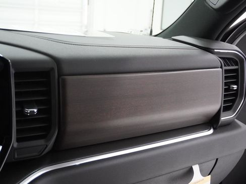 New 2026 Chevrolet Silverado 1500 High Country w/ High Country Premium Package AWD/4WD image 31