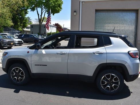 Used 2025 Jeep Compass Trailhawk w/ Trailer Tow Group AWD/4WD image 9