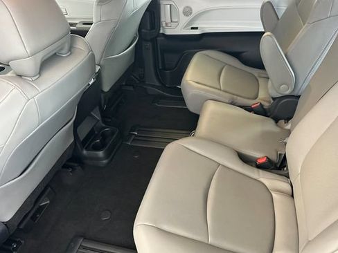 Used 2026 Toyota Sienna XLE FWD image 16