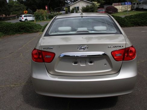 Used 2010 Hyundai Elantra GLS FWD image 10