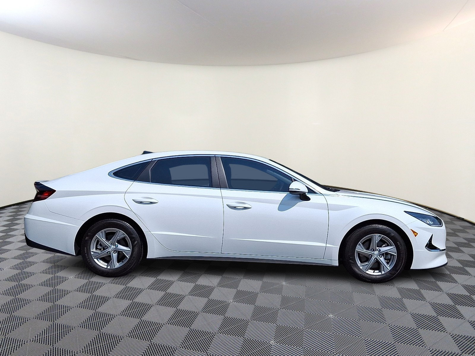 Used 2023 Hyundai Sonata SE w/ Preferred Accessory Package FWD image 7