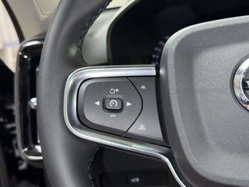 Used 2023 Volvo XC40 B4 Plus FWD image 31