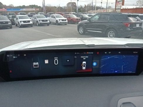 New 2025 Ford Expedition Active image 21