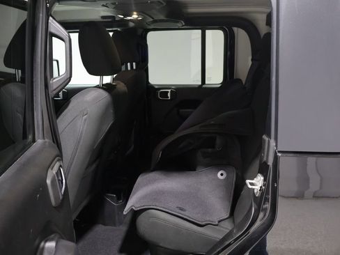 Used 2023 Jeep Gladiator Sport image 16