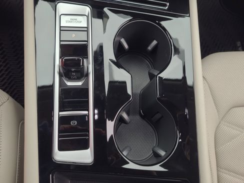 Used 2025 Volkswagen Atlas SE image 16