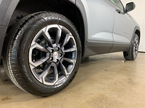 Used 2025 GMC Terrain Elevation w/ Elevation Premium Package image 9