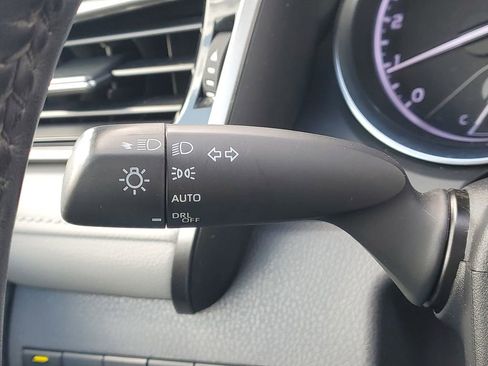 Used 2019 Toyota Camry SE image 17