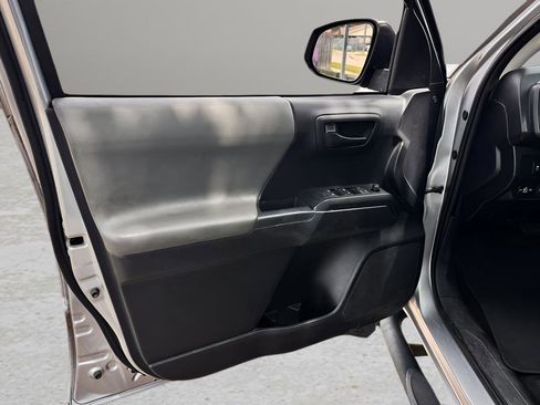 Used 2020 Toyota Tacoma SR w/ SR Convenience Package RWD image 15