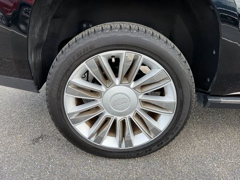 Used 2017 Cadillac Escalade Platinum image 14