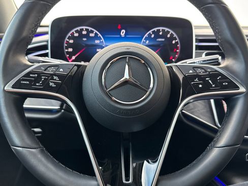 Used 2025 Mercedes-Benz E 350 4MATIC Sedan image 23