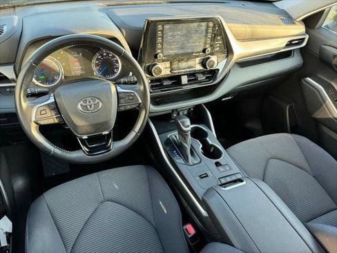 Used 2021 Toyota Highlander LE AWD/4WD image 58