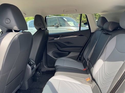 New 2025 Volkswagen Tiguan SE image 12