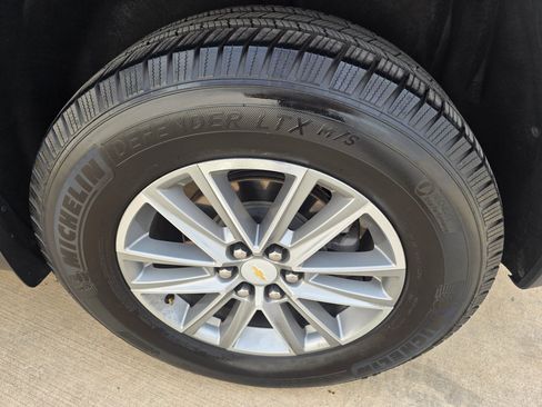 Used 2022 Chevrolet Traverse LT image 13