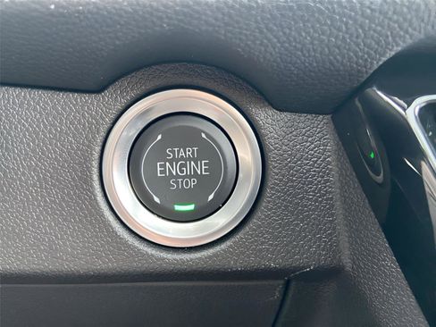 Used 2025 Chevrolet Traverse RS image 21