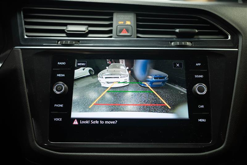 Used 2020 Volkswagen Tiguan SE R-Line FWD image 23