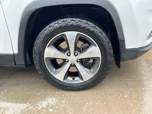 Used 2019 Jeep Cherokee Limited AWD/4WD image 33