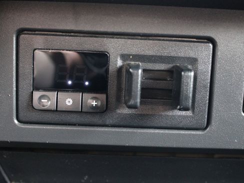 Used 2021 Nissan Titan PRO-4X w/ Pro-4x Convenience Package AWD/4WD image 50