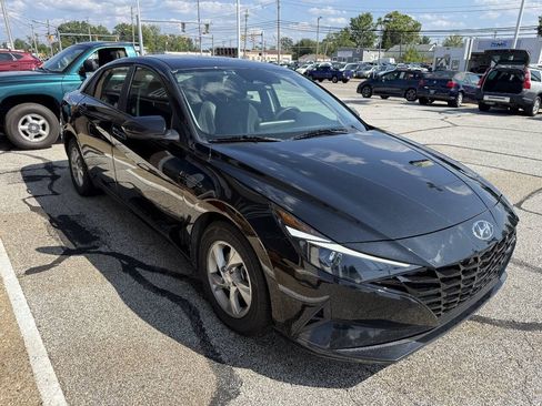 Used 2021 Hyundai Elantra SE FWD image 4