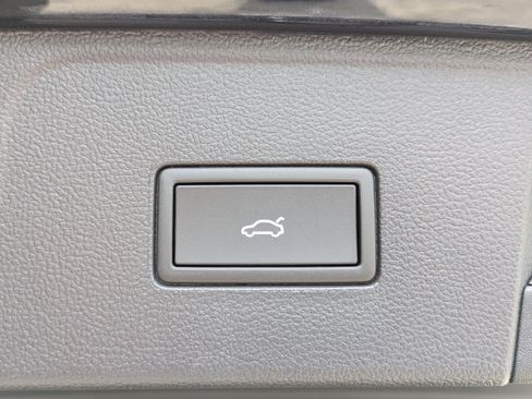 New 2026 Volkswagen Atlas Peak Edition image 14