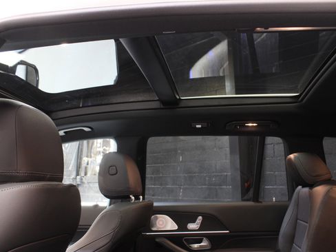 Used 2023 Mercedes-Benz GLS 450 4MATIC image 28