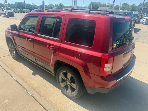 Used 2014 Jeep Patriot Latitude w/ Freedom Edition Package FWD image 8