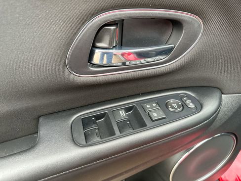 Used 2018 Honda HR-V EX image 13