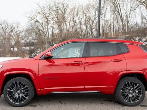 Used 2022 Jeep Compass Limited w/ (RED) Package image 9