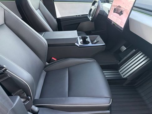 Used 2024 Tesla Cybertruck AWD Crew Cab image 12