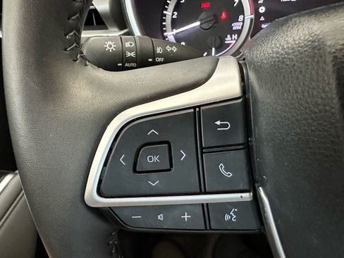 Used 2024 Toyota Highlander XLE AWD/4WD image 36