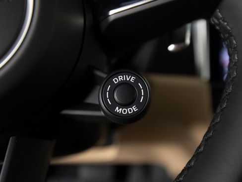 Certified 2024 Porsche Macan GTS AWD/4WD image 27