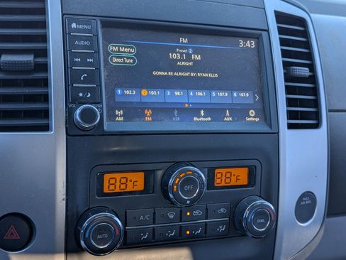 Used 2021 Nissan Frontier SV w/ Midnight Edition Floor Mats image 9